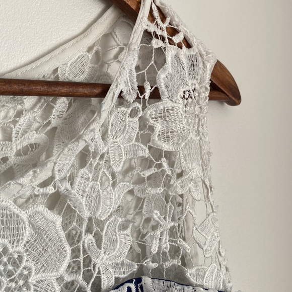 Venus sleeveless Blue and white lace midi dress stretchy. - Picture 4 of 14